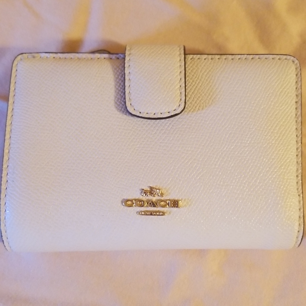 COACH Medium Corner Zip Wallet